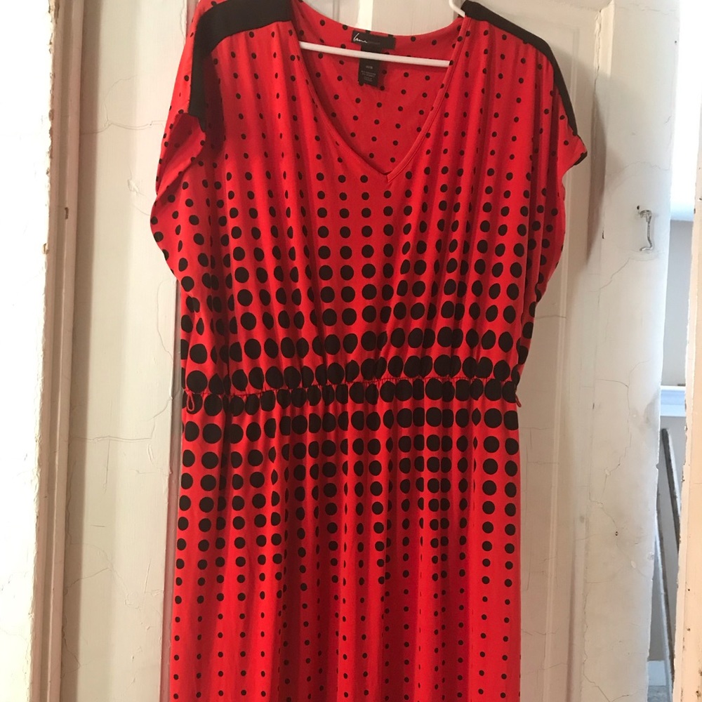 Red and black slimming dress
